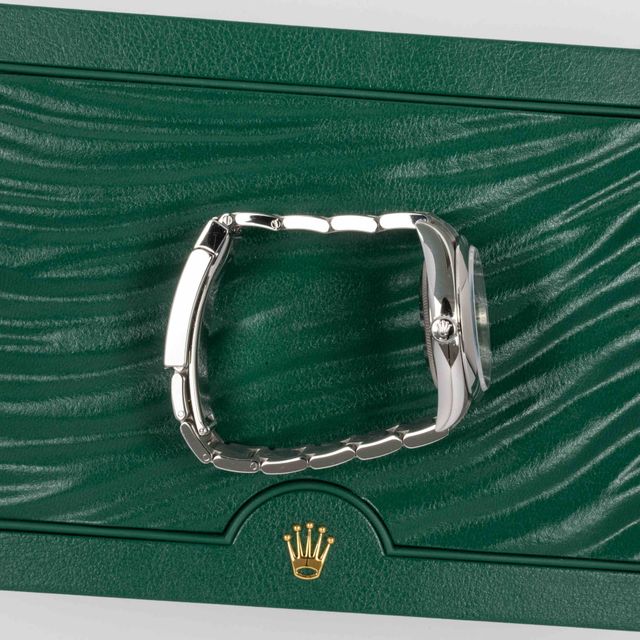 Rolex Oyster Perpetual 126000 Image 2